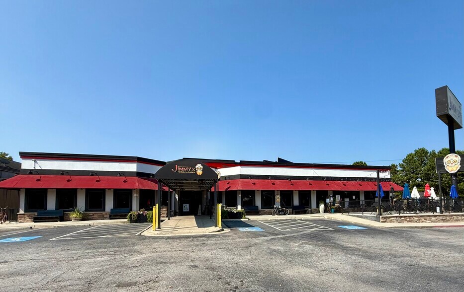 More Photos Of 6365 Peachtree Industrial Blvd, Atlanta Restaurant For Sale