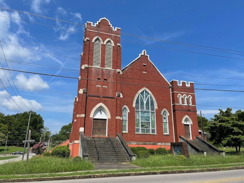 More Photos Of 400 East St N, Talladega Religious Facility For Sale