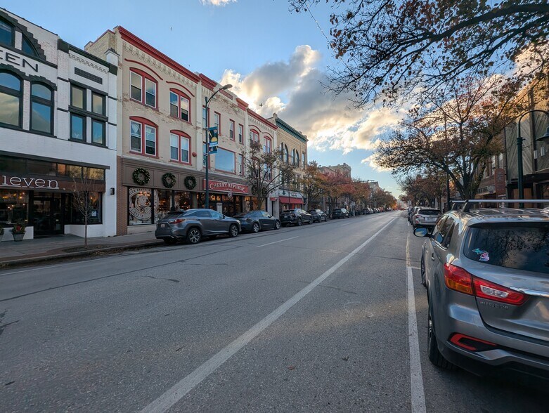 More Photos Of 161 E Front St, Traverse City Storefront Retail Residential For Lease