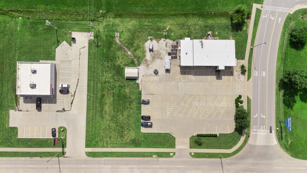 More Photos Of 2150 N State St, Iola Restaurant For Lease