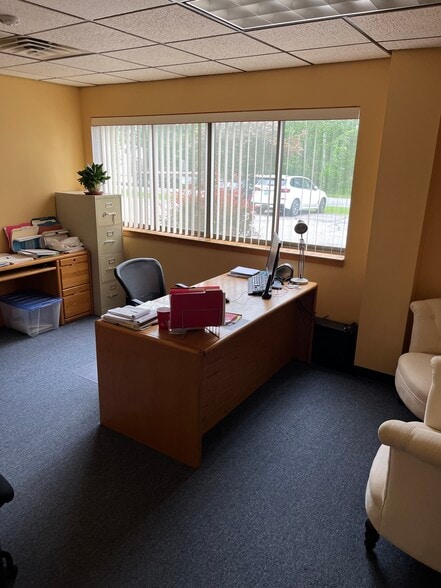 More Photos Of 121-127 Park Ave, Williston Office For Lease