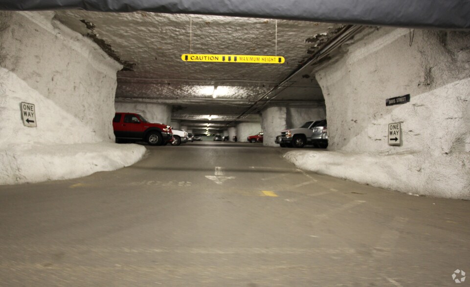 More Photos Of 8500 NW River Park Dr, Parkville Warehouse For Lease