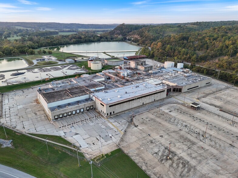 More Photos Of 100 Tyson Ave, Noel Manufacturing For Sale