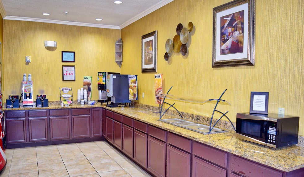 More Photos Of 355 E Goodnight Ave, Aransas Pass Hotel For Sale