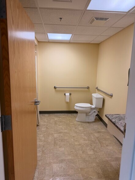 More Photos Of 10 New Driftway, Scituate Medical For Lease