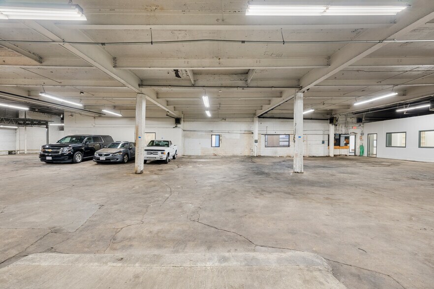 More Photos Of 1 Mount Vernon St, Dorchester Distribution For Lease