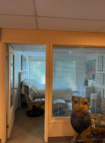 More Photos Of 37 Rue Sainte-Anne, Sainte-Anne-de-Bellevue Storefront Retail Residential For Sale