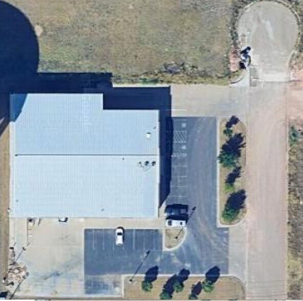 More Photos Of 9005 Roach Dr, Amarillo Showroom For Lease