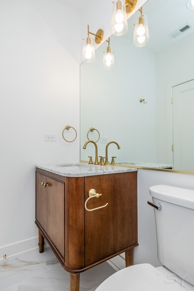 More Photos Of 6044 Eberhart ave, Chicago Apartments For Sale
