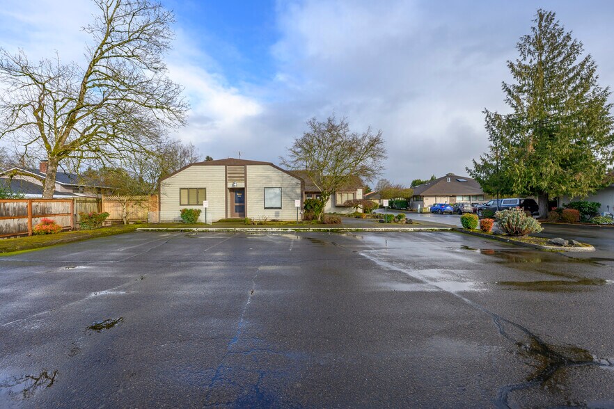 More Photos Of 504 Villa Rd, Newberg Medical For Sale