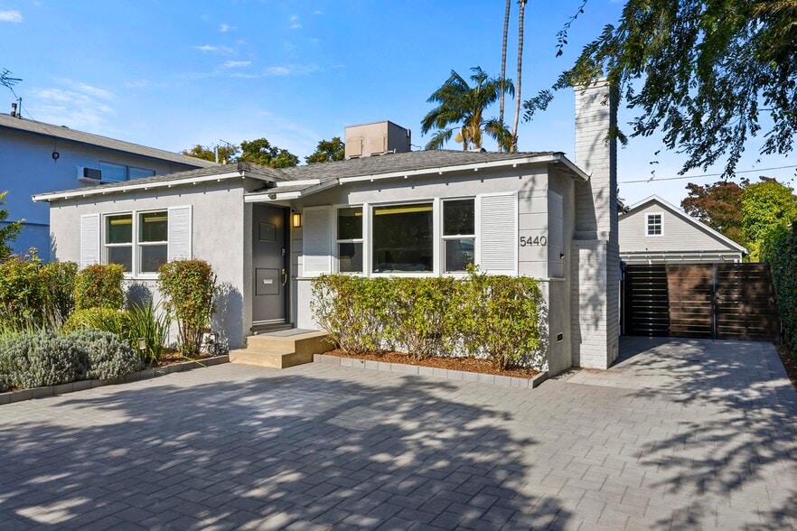 More Photos Of 5438-5440 Colfax Ave, Valley Village Apartments For Sale