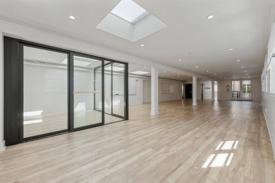 More Photos Of 320 Judah St, San Francisco Loft Creative Space For Lease