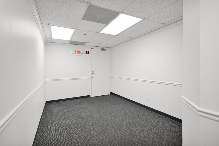 More Photos Of 2691 E Oakland Park Blvd, Fort Lauderdale Office Residential For Lease