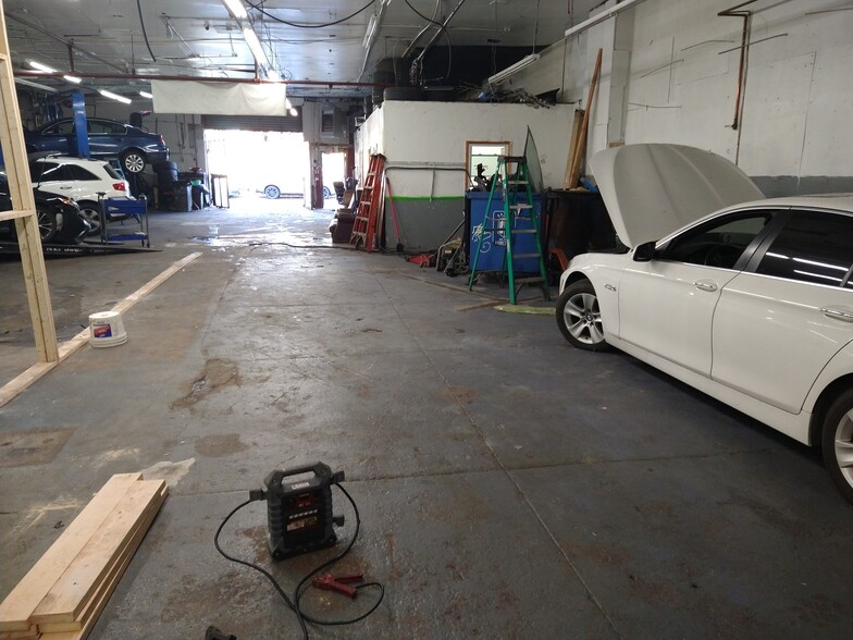 More Photos Of 314 Junius St, Brooklyn Industrial For Lease