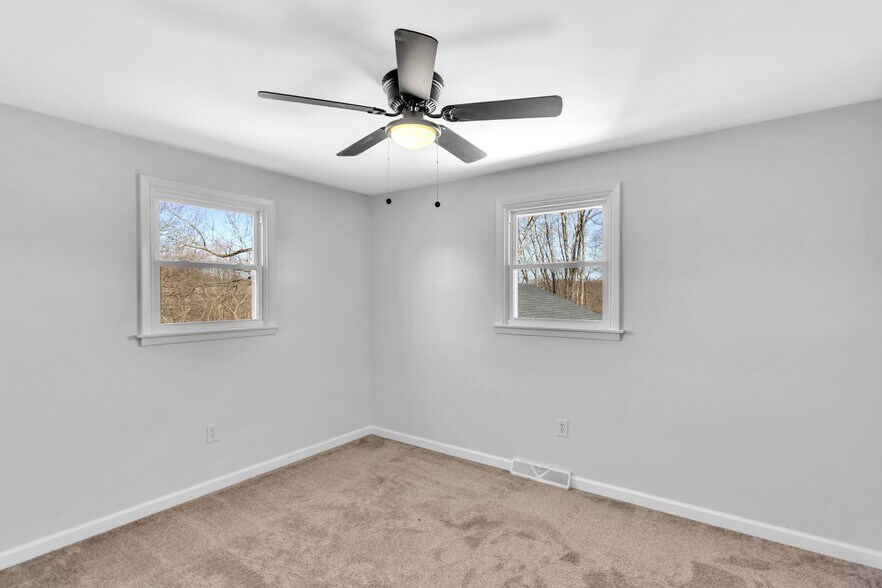 More Photos Of 1060 Pittsburgh Rd, Valencia Office For Sale
