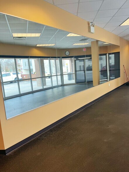 More Photos Of 2326-2342 N Farwell Ave, Milwaukee Freestanding For Lease