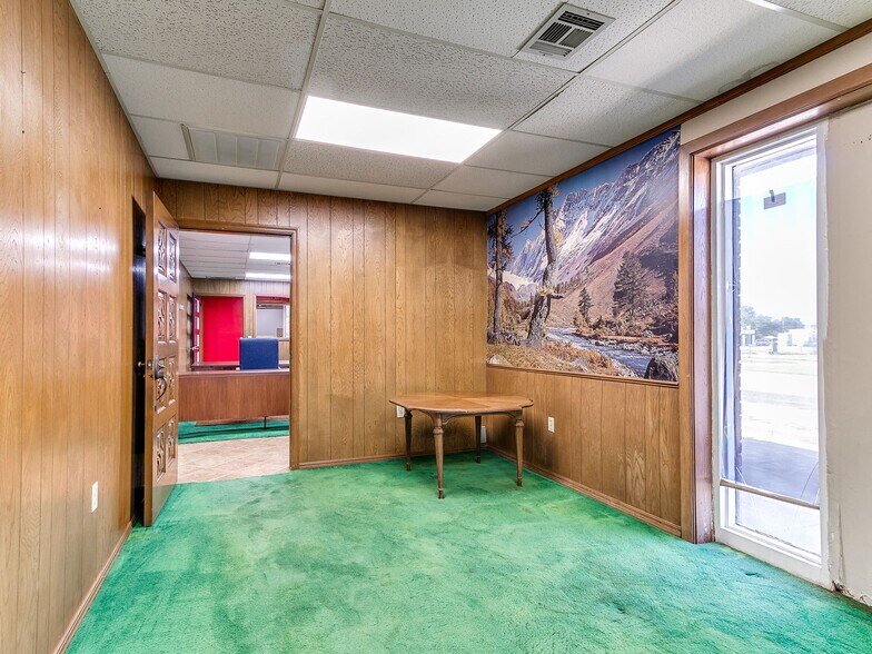 More Photos Of 6700 S Western Ave, Oklahoma City Office For Sale