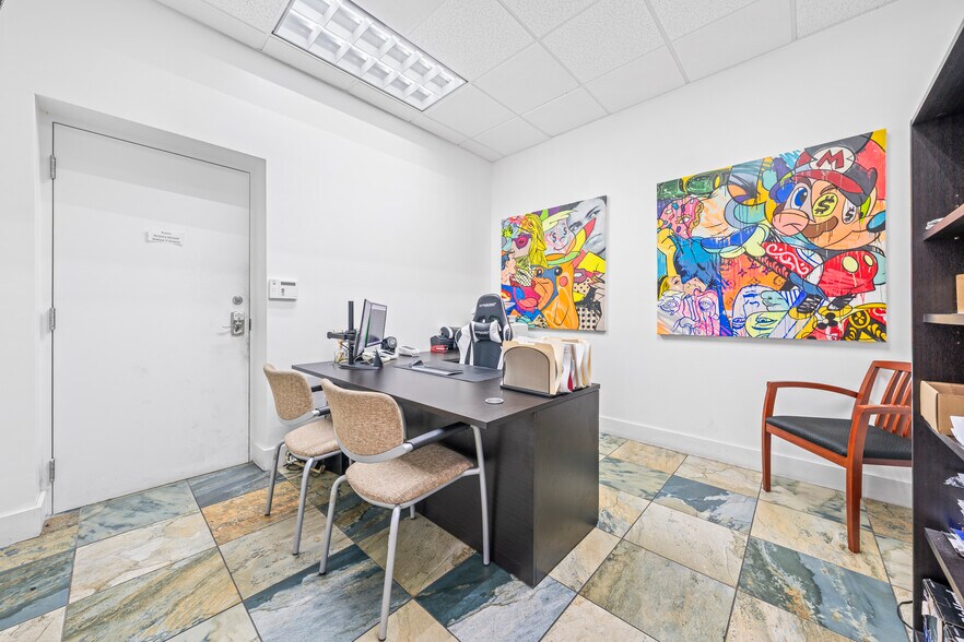 More Photos Of 2500 NW 39th St, Miami Light Distribution For Sale