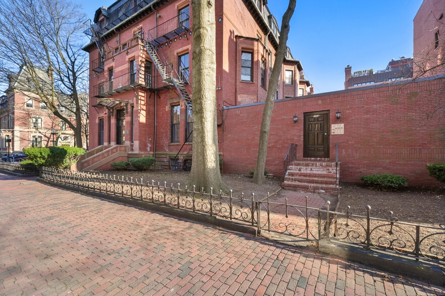 More Photos Of 164 Marlborough St, Boston Dormitory For Sale