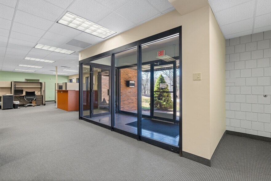 More Photos Of 2640 Pitcairn Rd, Monroeville Medical For Sale