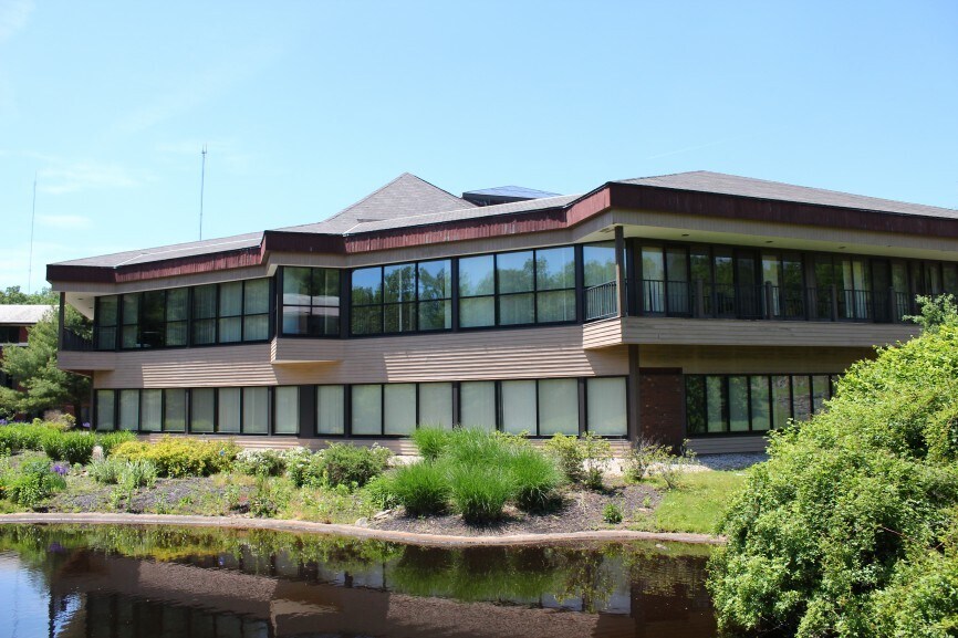 More Photos Of 10 Waterside Dr, Farmington Office For Lease
