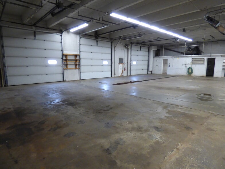 More Photos Of 206 N Highway Ave, Blooming Prairie Service For Sale