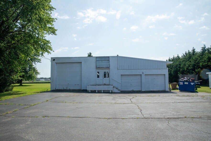 More Photos Of 719 S DuPont Blvd, Milford Flex For Sale