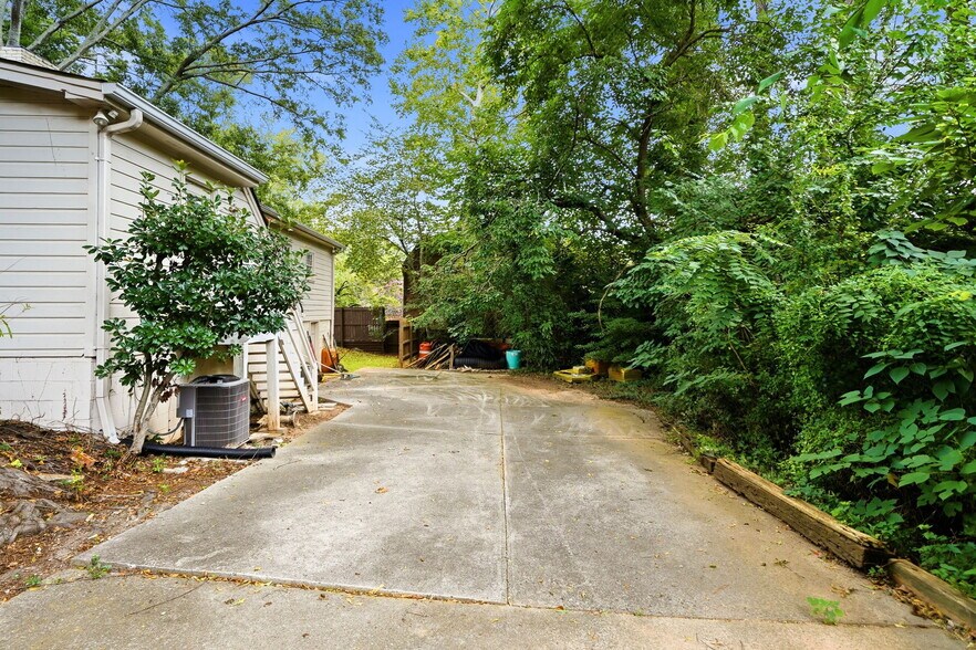 More Photos Of 255 Norcross St, Roswell Office For Lease