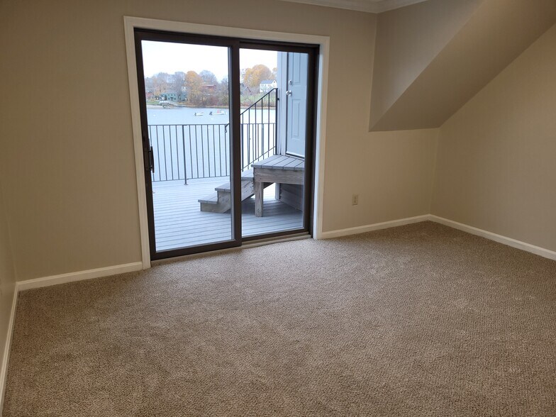 More Photos Of 500 Market St, Portsmouth Office For Sale