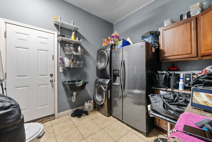 More Photos Of 4569 Whittier Blvd, East Los Angeles Storefront For Sale