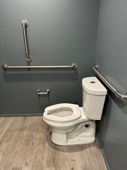 More Photos Of 3300 Hamilton Blvd SE, Hapeville Warehouse For Sale