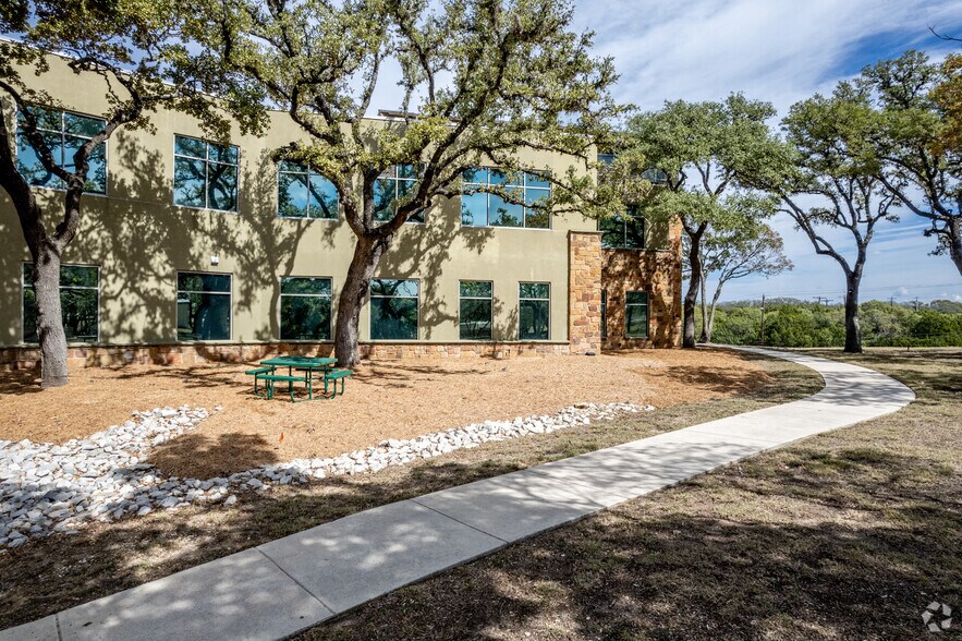 More Photos Of 1580 S Main St, Boerne Medical For Lease