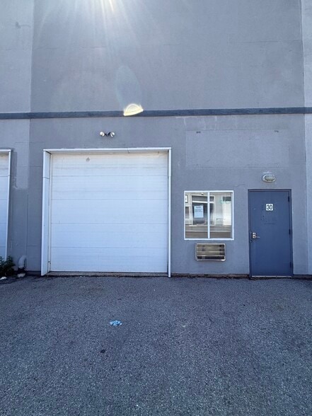 More Photos Of 130 Lenox Ave, Stamford Warehouse For Sale