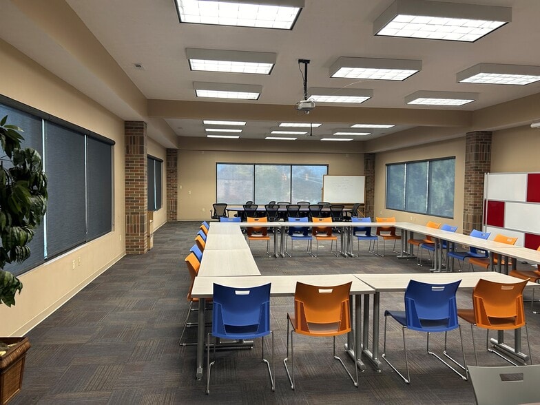 More Photos Of 1800 Union St, Lafayette Office For Sale