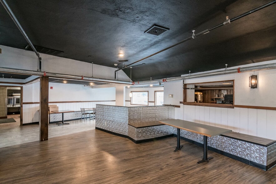 More Photos Of 141 Congamond Rd, Southwick Restaurant For Lease