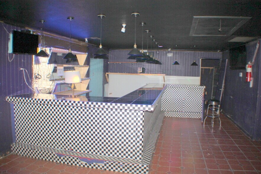 More Photos Of 3907 1/2 Canal St, Houston Bar For Lease