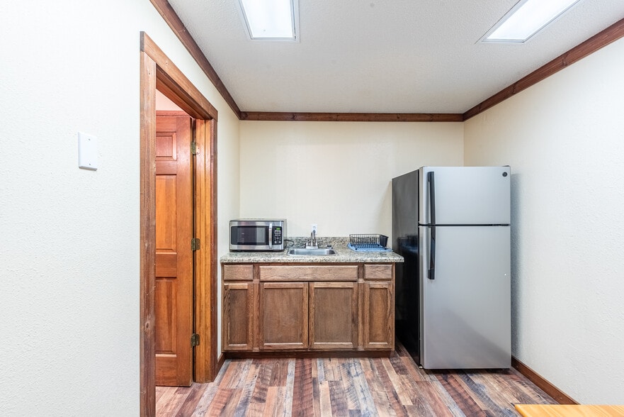 More Photos Of 706 W Barnard St, Glennville Medical For Sale