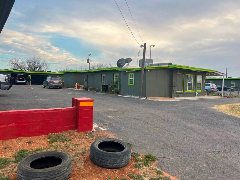 More Photos Of 1041 Westpoint Ave, Colorado City Hotel For Sale