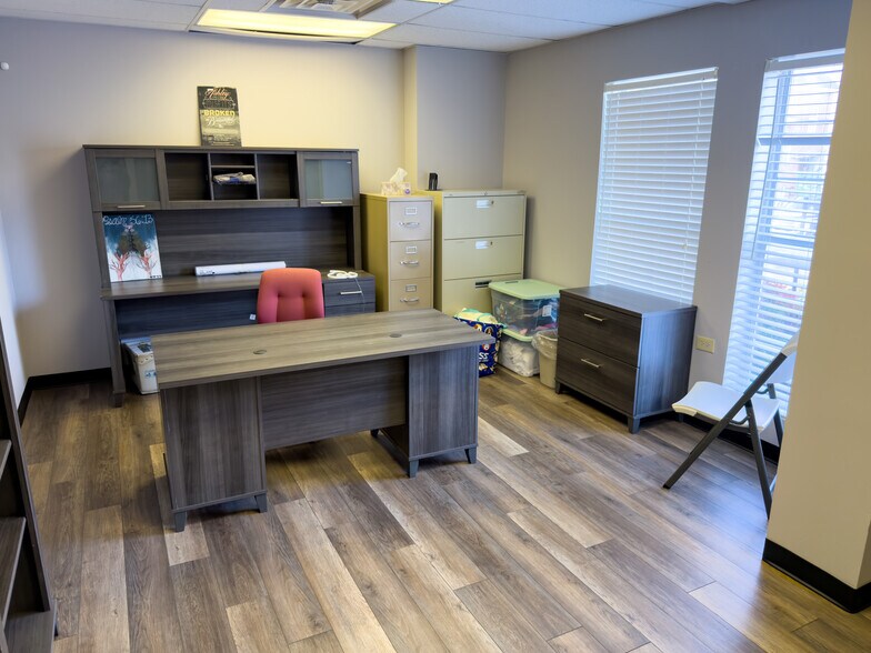 More Photos Of 634 Main St, Forest Park Flex For Sale