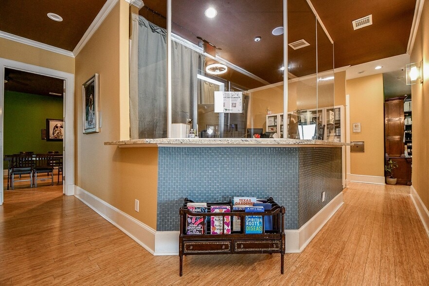 More Photos Of 5721 Winsome Ln, Houston Storefront Retail Office For Sale