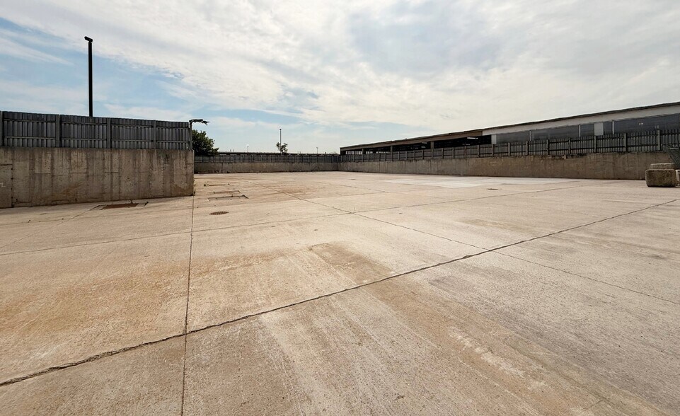More Photos Of 254 Maspeth Ave, Brooklyn Land For Lease