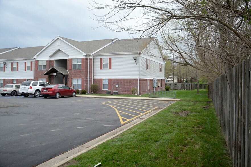 More Photos Of 1031 Ivey Ln, Lebanon Apartments For Sale