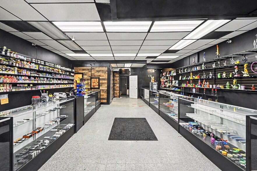 More Photos Of 306 S Cedar St, Mason Freestanding For Lease