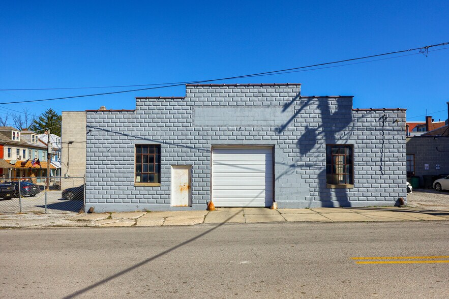 More Photos Of 665-667 W Market St, York Storefront Retail Residential For Sale