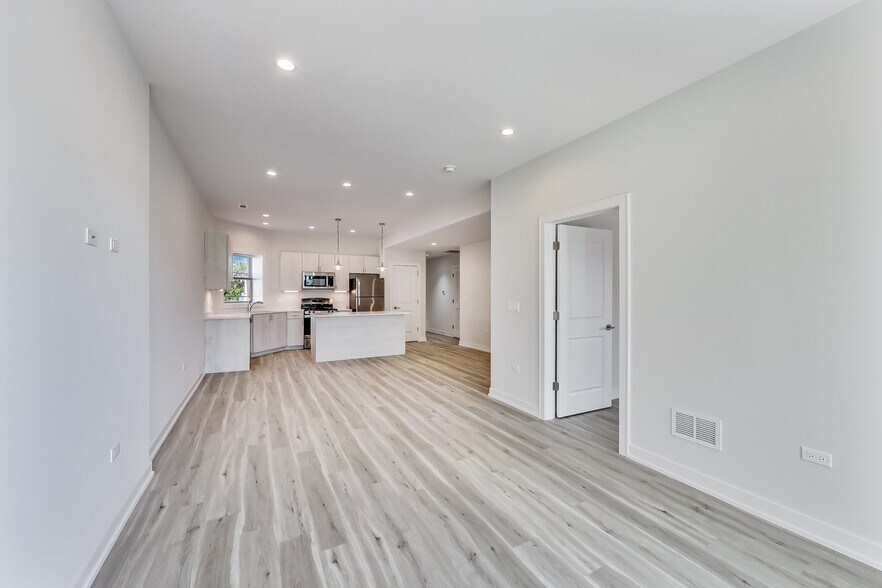 More Photos Of , Chicago Multifamily For Sale