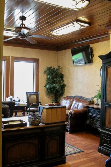 More Photos Of 404 Wynn Dr, Jacksonville Loft Creative Space For Sale