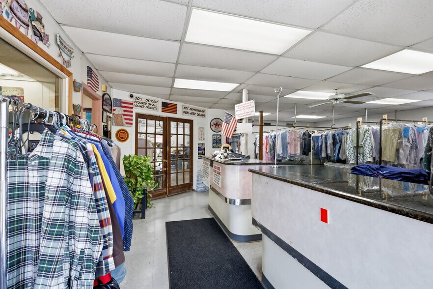 More Photos Of 8424-8430 White Settlement Rd, Fort Worth Storefront Retail Office For Sale