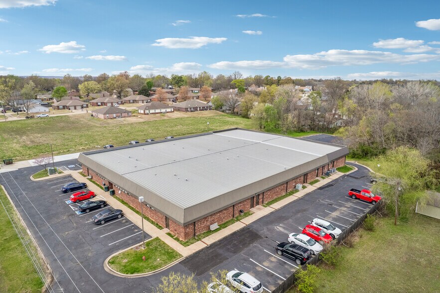 More Photos Of 2020 Holly Rd, Claremore Office For Sale
