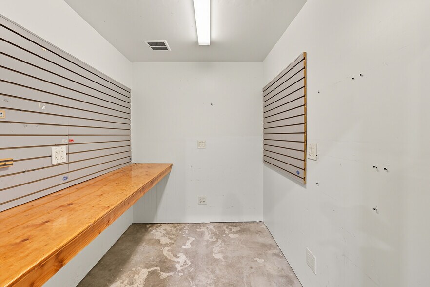 More Photos Of 328-332 W Main St, Merced Storefront For Lease