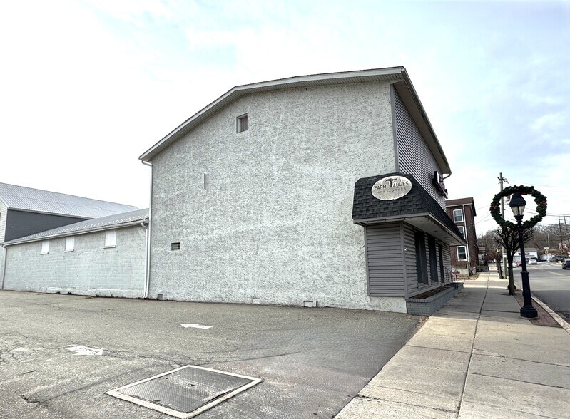 More Photos Of 16 E Bridge St, Spring City Warehouse For Lease